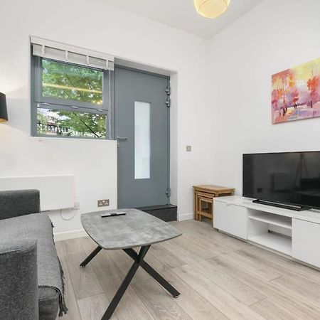 Modern 1 Bedroom Apartment In Central Woking Luaran gambar