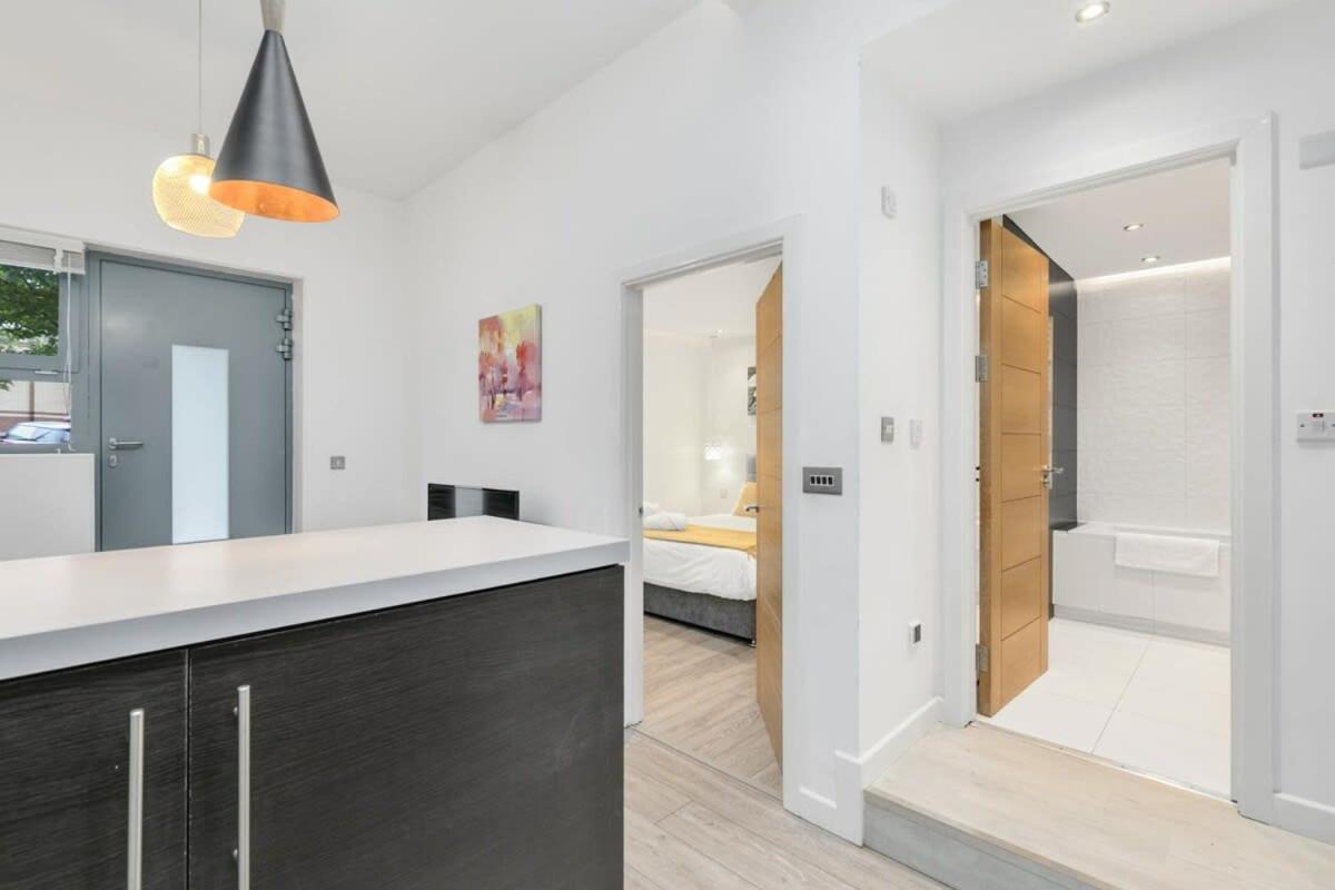 Modern 1 Bedroom Apartment In Central Woking Luaran gambar