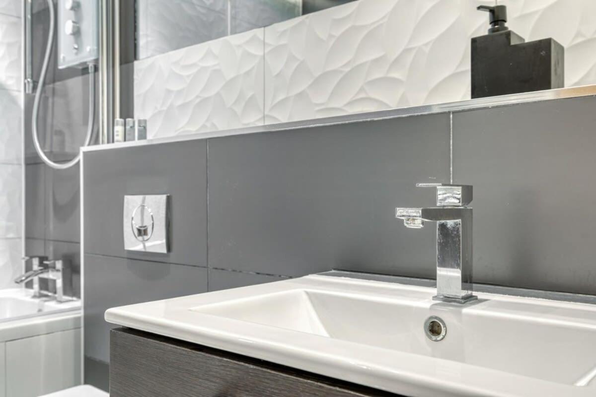 Modern 1 Bedroom Apartment In Central Woking Luaran gambar