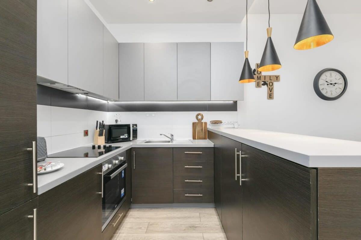 Modern 1 Bedroom Apartment In Central Woking Luaran gambar