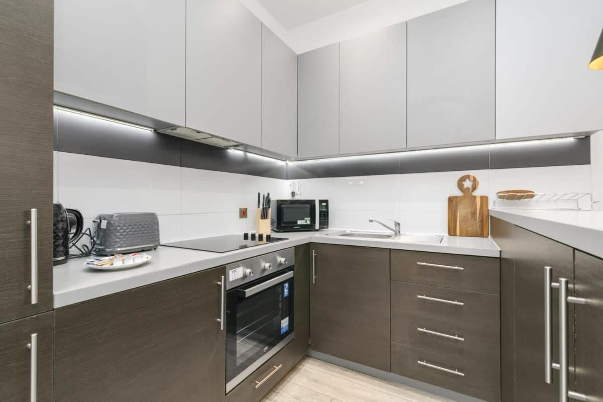 Modern 1 Bedroom Apartment In Central Woking Luaran gambar