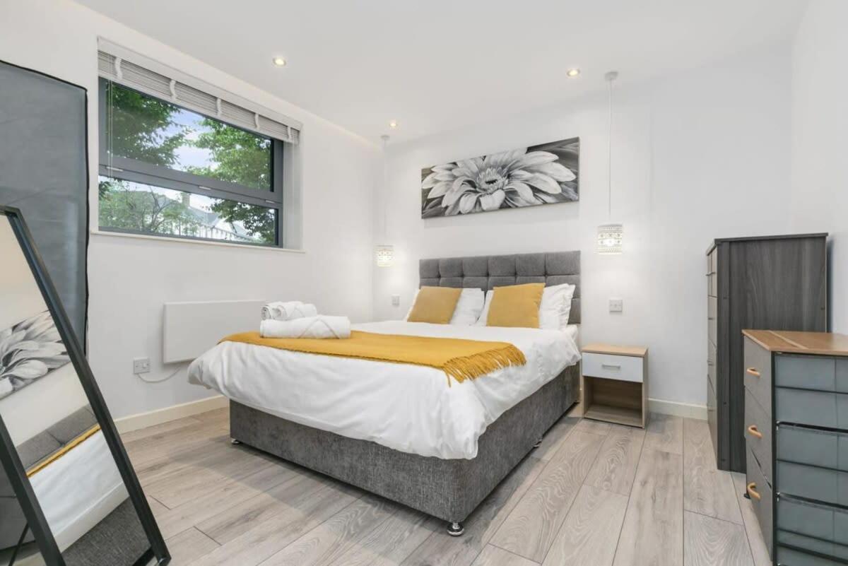 Modern 1 Bedroom Apartment In Central Woking Luaran gambar