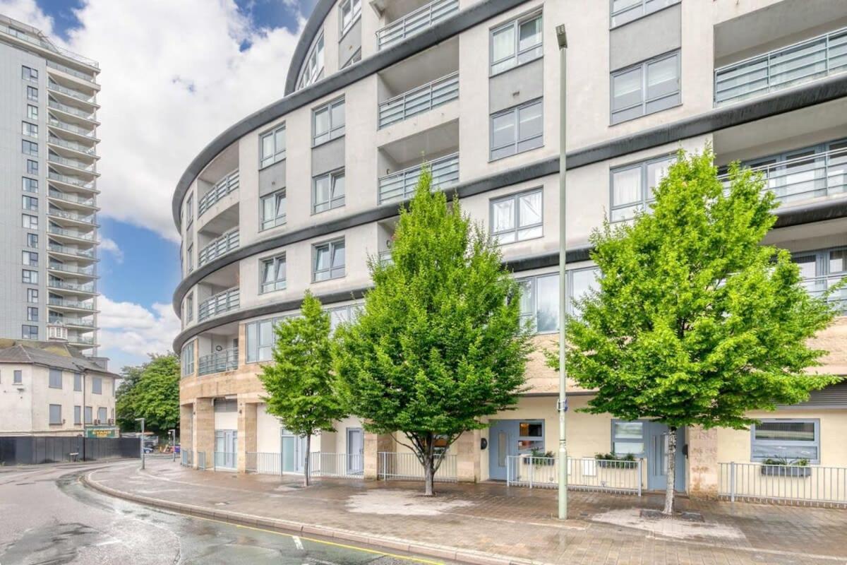 Modern 1 Bedroom Apartment In Central Woking Luaran gambar